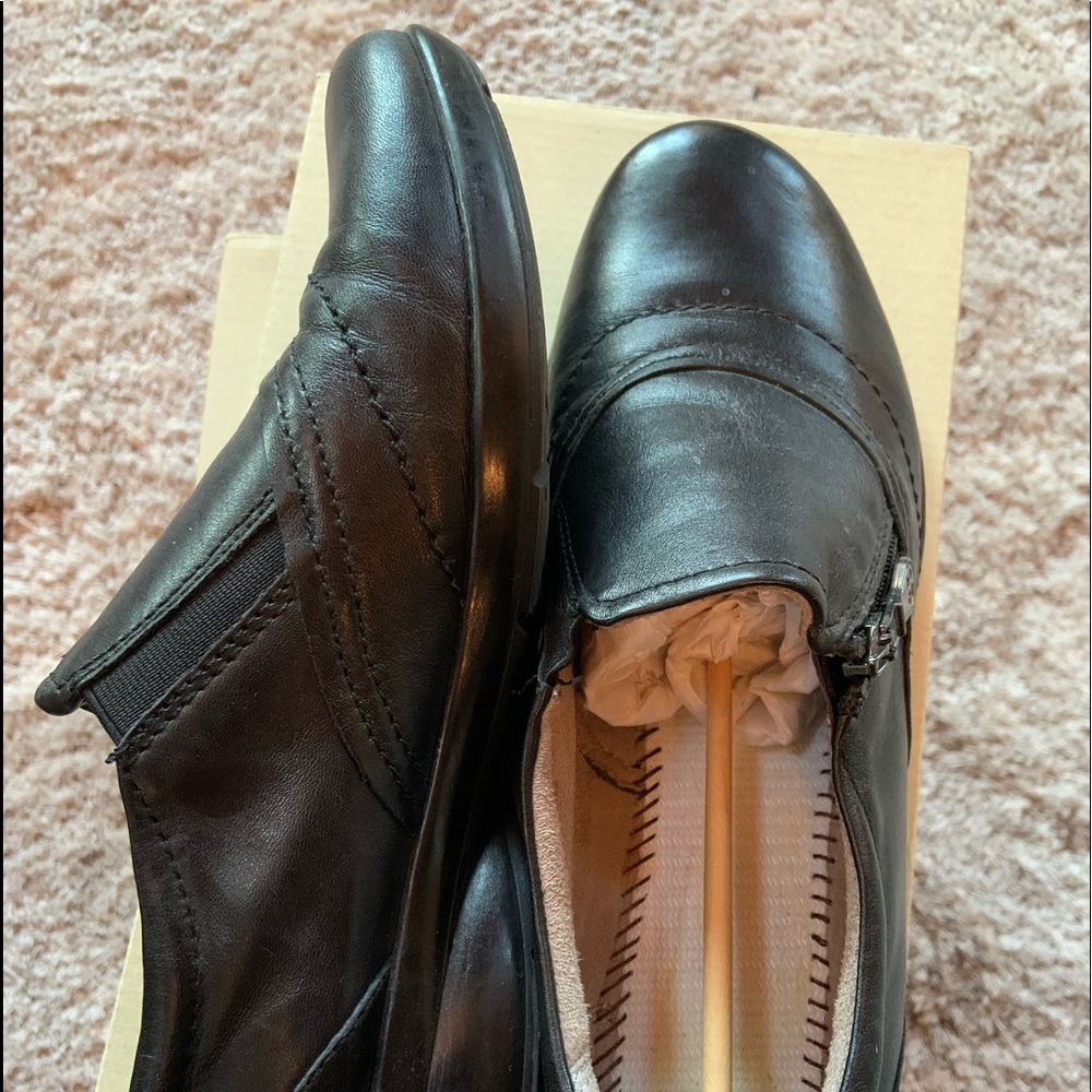 Naturalizer dress shoes in black size 8W
